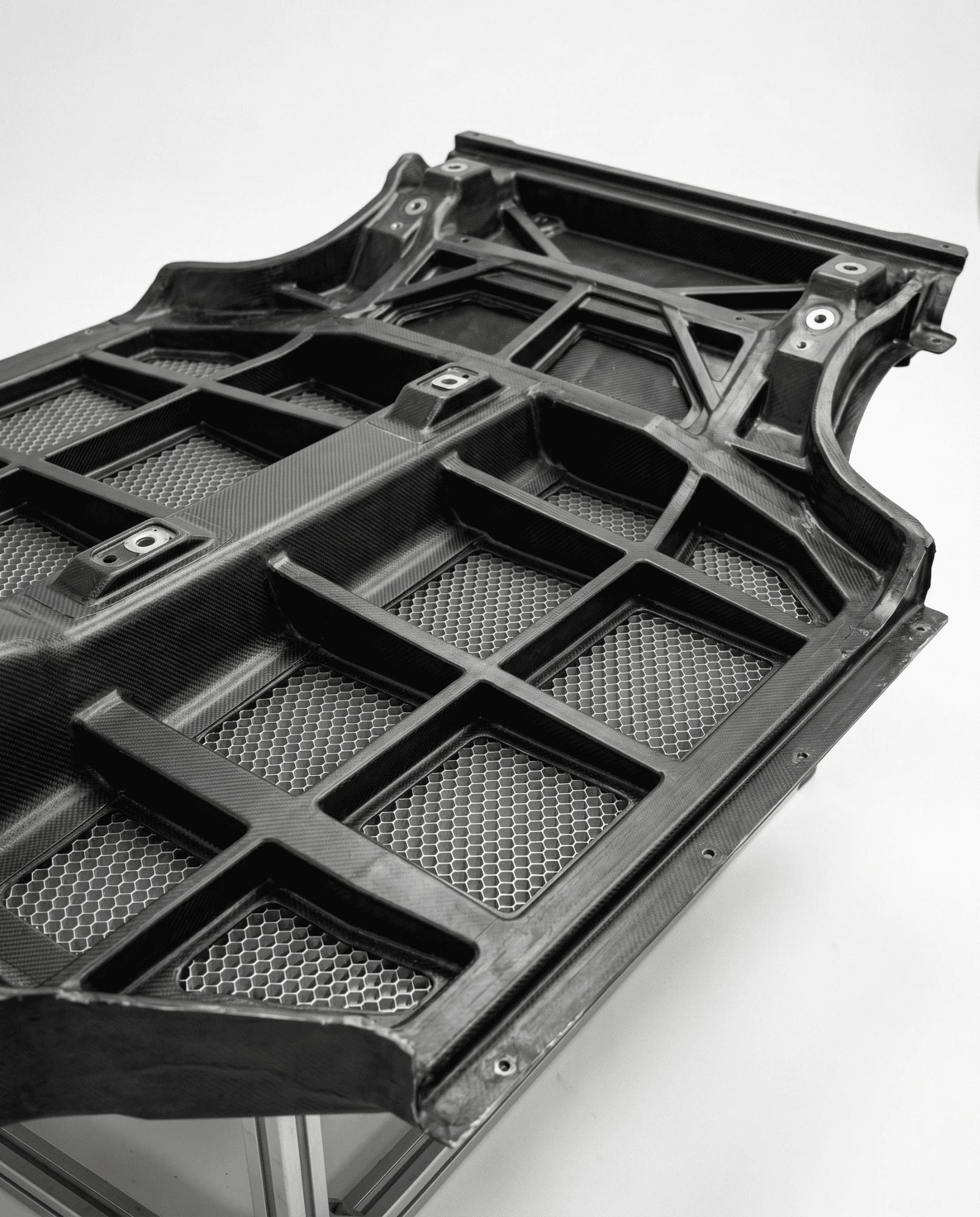 CFRP rear floor module with integrated ribs and honeycomb core