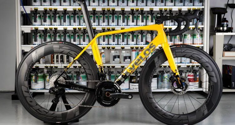 A yellow and black bicycleDescription automatically generated