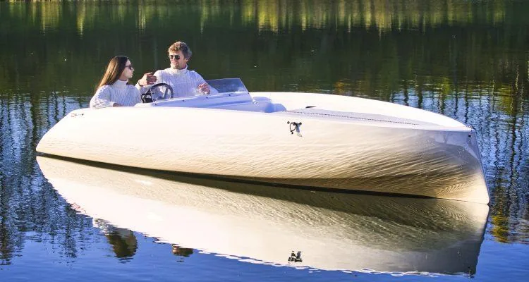A couple of people in a boat on the waterDescription automatically generated