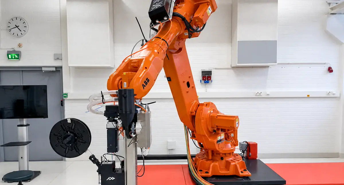 AddX large-format additive manufacturing system installed on an industrial robot
